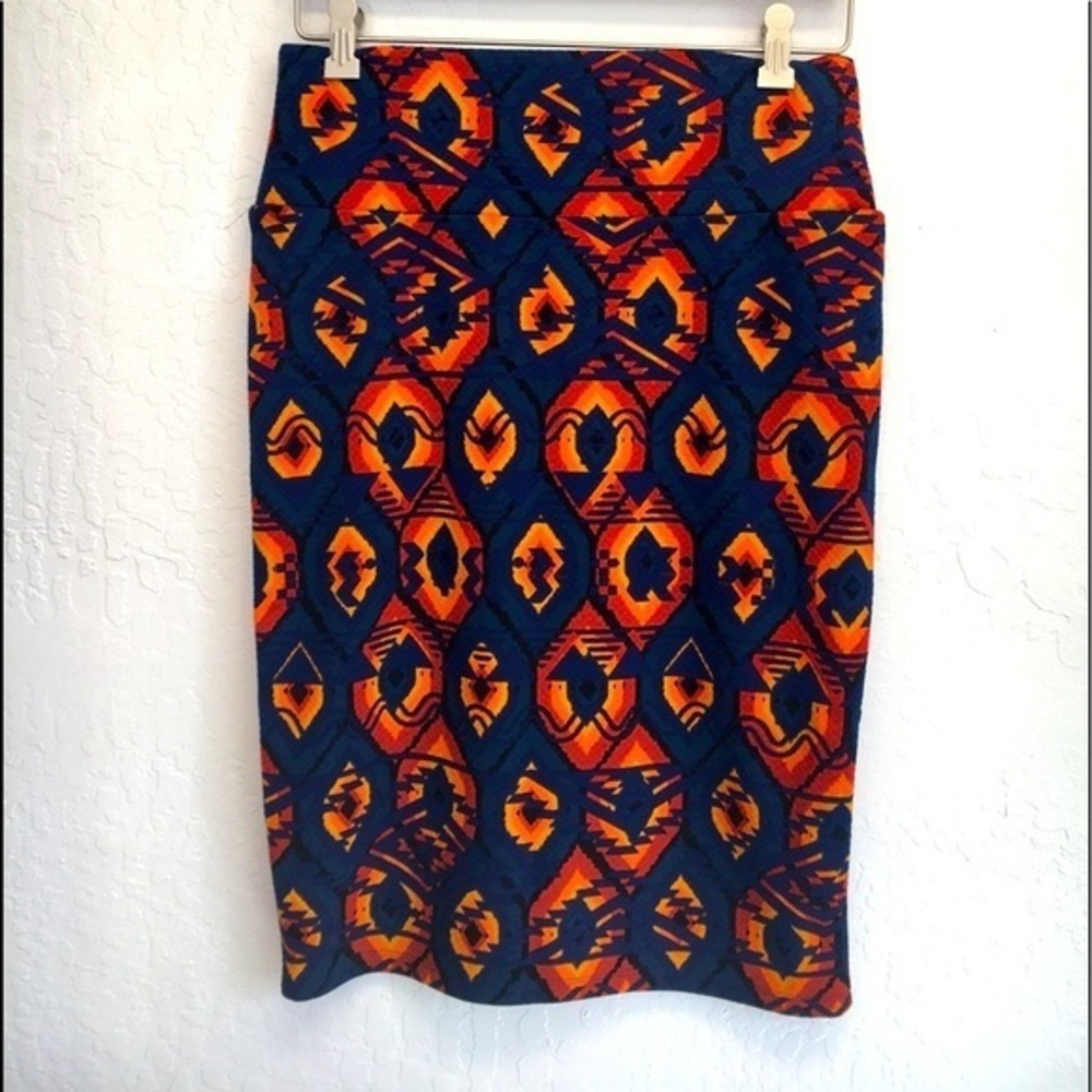 LuLaRoe pull on midi abstract form fitting Body Con Skirt